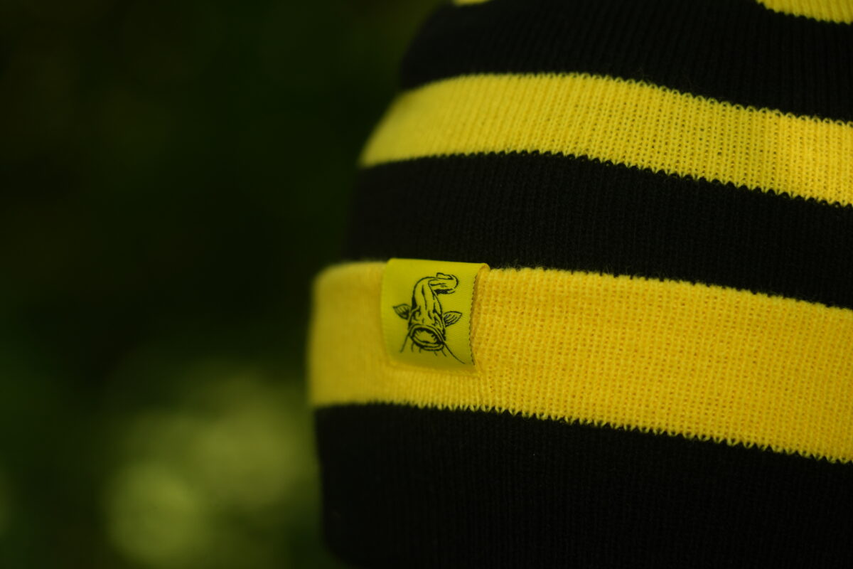 black cat bobble hat