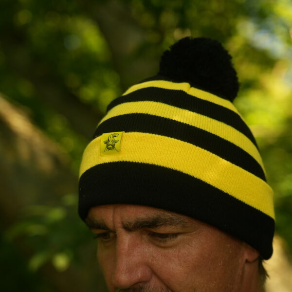 black cat bobble hat