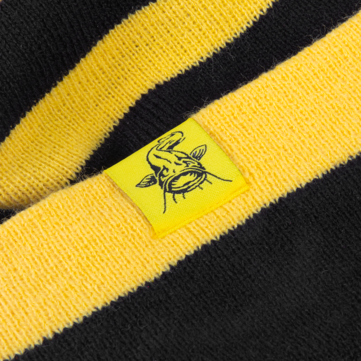 black cat bobble hat