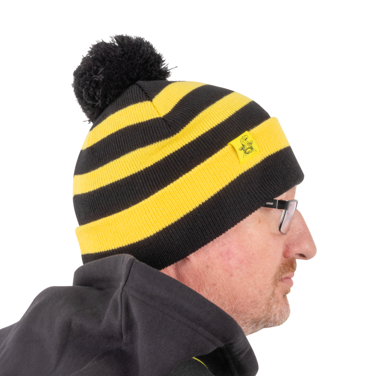 black cat bobble hat