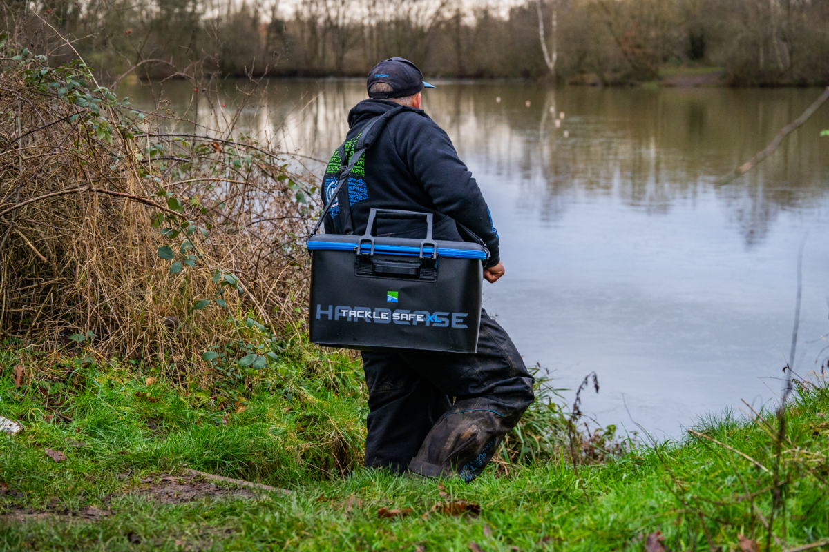 hardcase tackle safe   xl