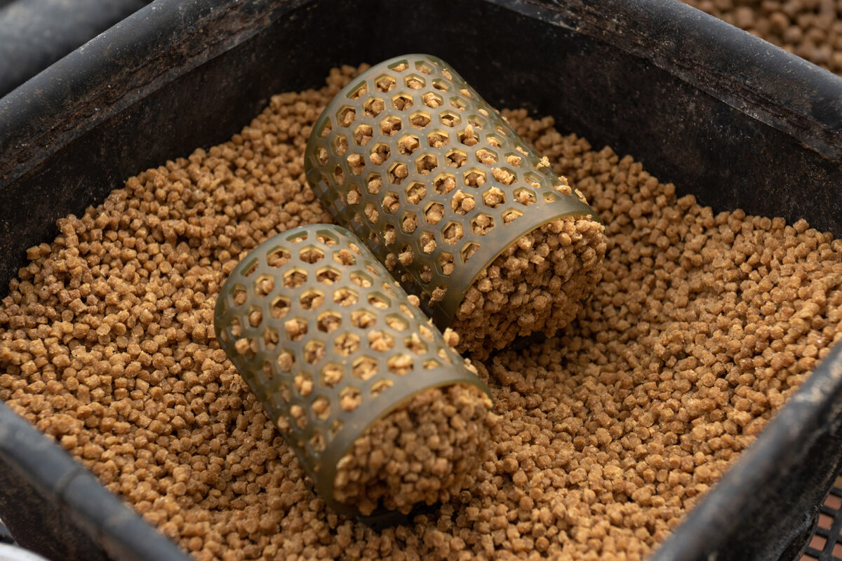 ics baitaly up feeder   medium 20g