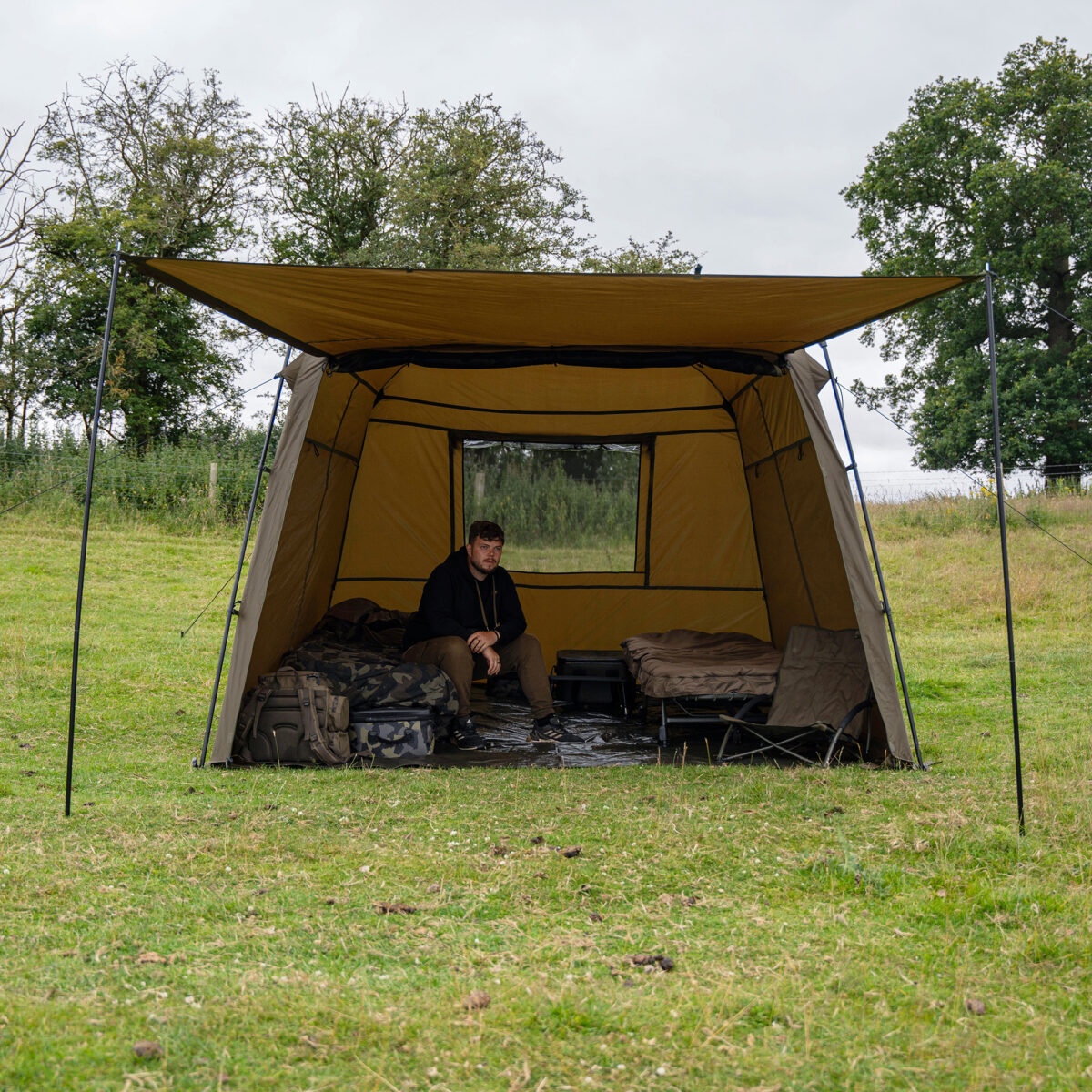 revolve screen house